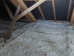 Zateplení stropu výrobní haly pomocí foukané izolace